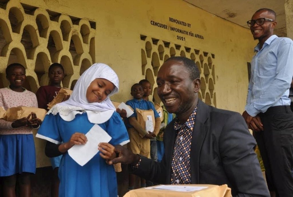 Project manager Randolf Etandow of COMIHAS at the handover of the school fee scholarships.